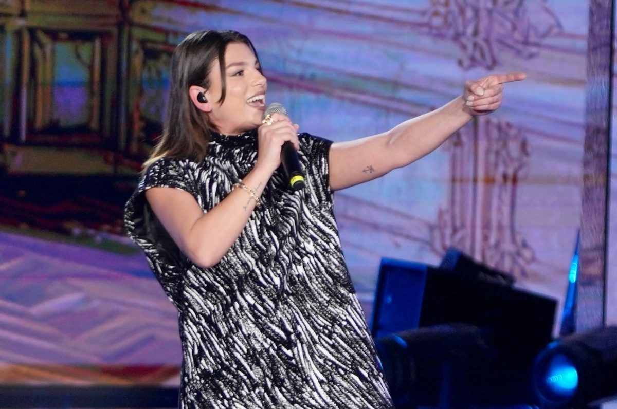 Emma a Milano: “Provano a farmi del male, ma rinasco migliore. Non mi frega un ca**o delle vostre offese, siete diavoli…