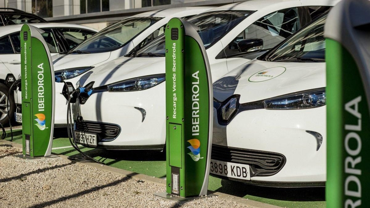 España quiere acabar con uno de los mayores problemas del coche eléctrico: encontrar un cargador cuando se necesite