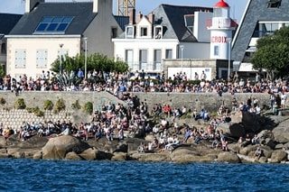 « Il aurait été très fier aujourd’hui » : l’émouvant hommage de Concarneau à Charlie Dalin