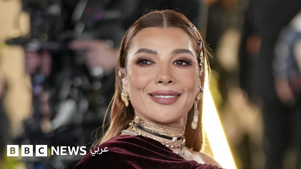 أصالة نصري: عودة إلى دمشق بعد 15 عاماً، وسط احتفاء بمواقفها وسجال حول حفلها