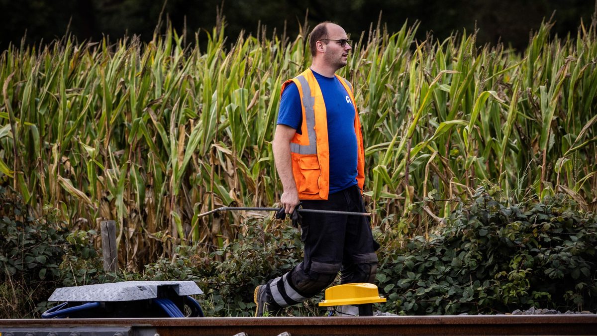 Geen nieuwe buizen op het spoor gezien vannacht, justitieminister David van Weel: ’We krijgen daders spoorwegsabotage w…