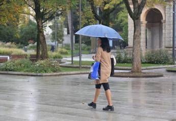 Ciclone in arrivo sull'Italia, piogge da Nord a Sud fino al weekend: poi torna l'anticiclone, le previsioni