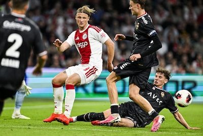 Kasper Dolberg geeft teken van leven bij Ajax: 'Ik denk dat ik een grote rol kan spelen'