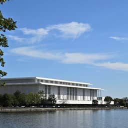 Trump sluit Kennedy Center zolang zijn naam niet op gevel mag van rechter