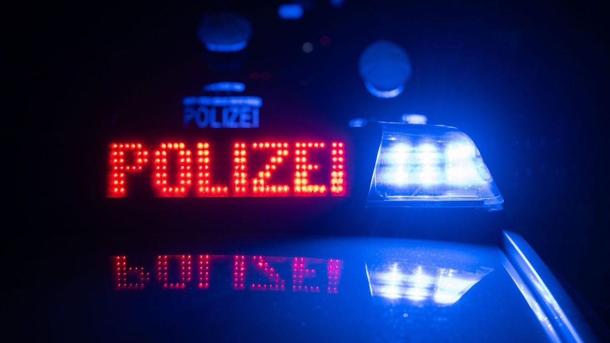 Verkehrsunfall: Autofahrer stirbt bei Unfall mit Lastwagen