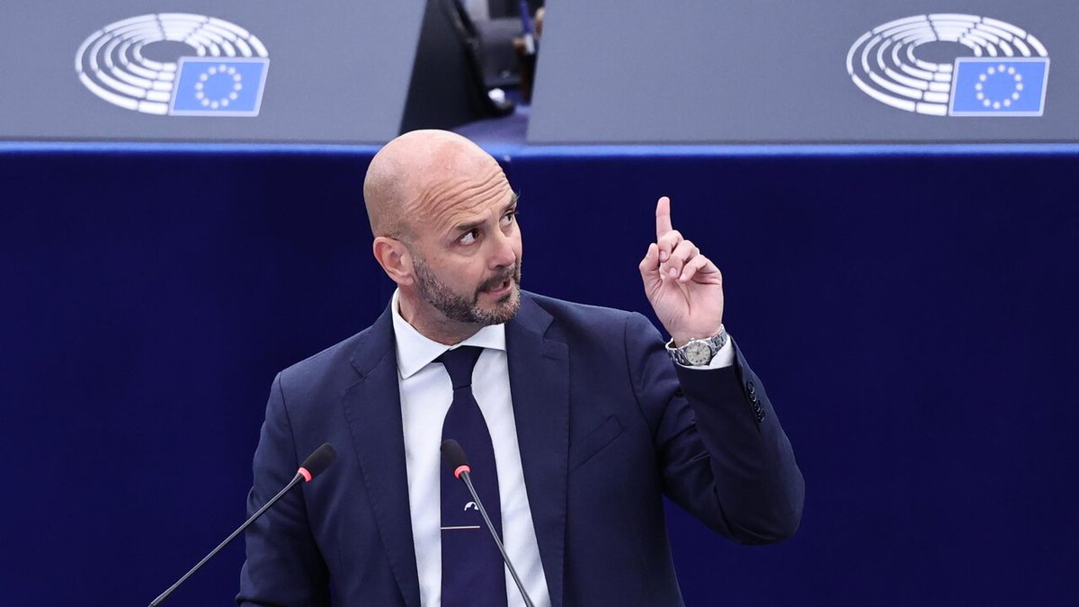 Fdi al Parlamento europeo e a von der Leyen: 'Imbarazzante l'inchino a Carney'