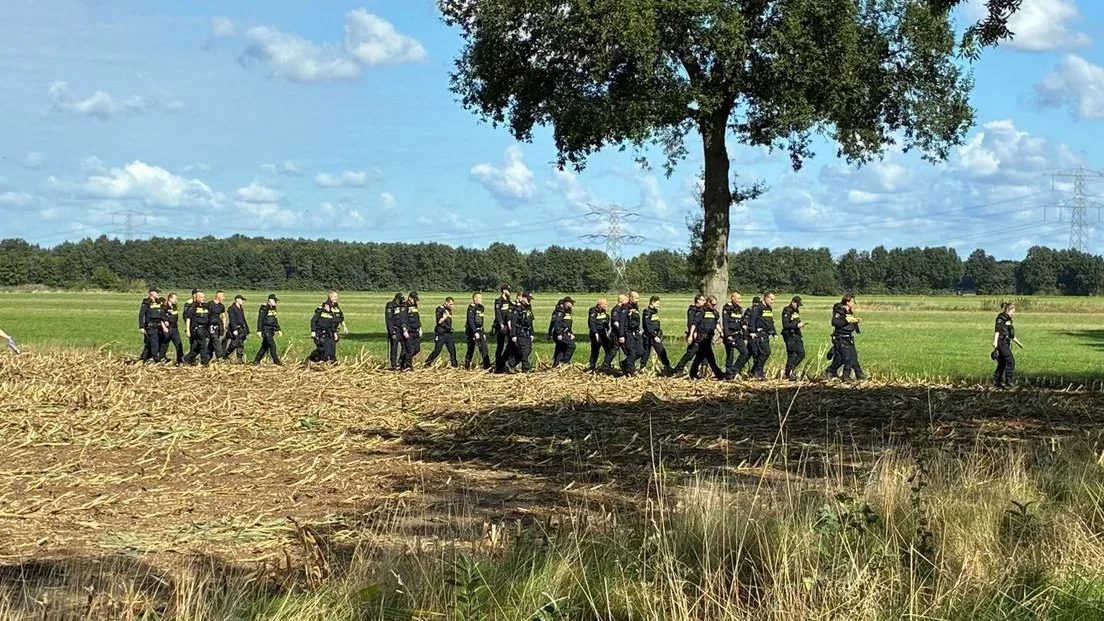 Politie zoekt verder in maisveld en bij scholen Overasselt na dodelijke schietpartij