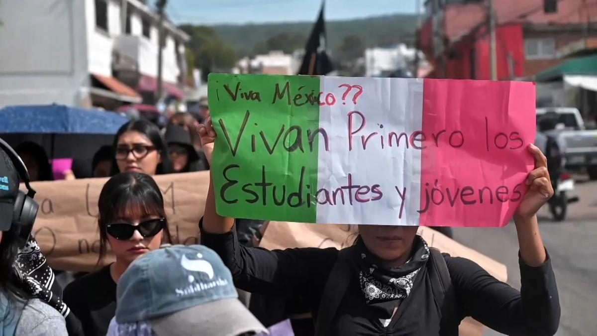 Cientos de estudiantes de la Universidad de Morelos salen a la calle y piden justicia para Claudia Tacoronte