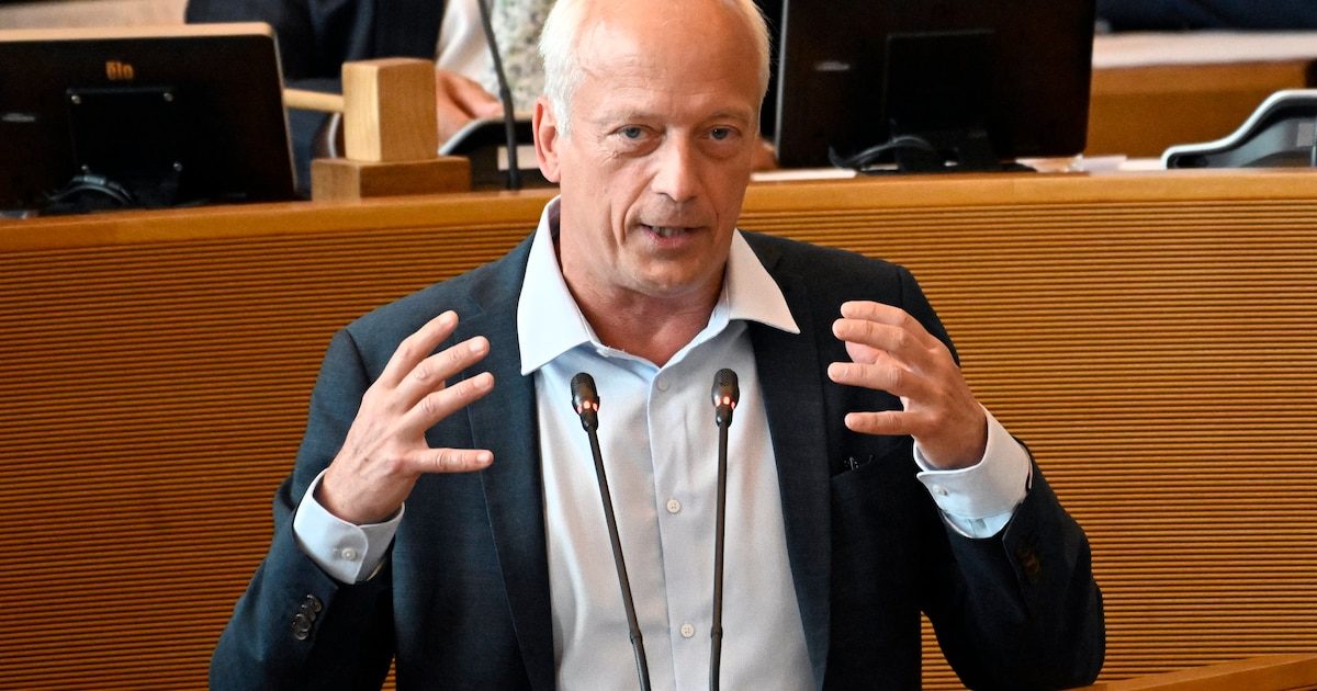 "On ne veut pas mettre à mal les allocations familiales", assure le ministre Coppieters