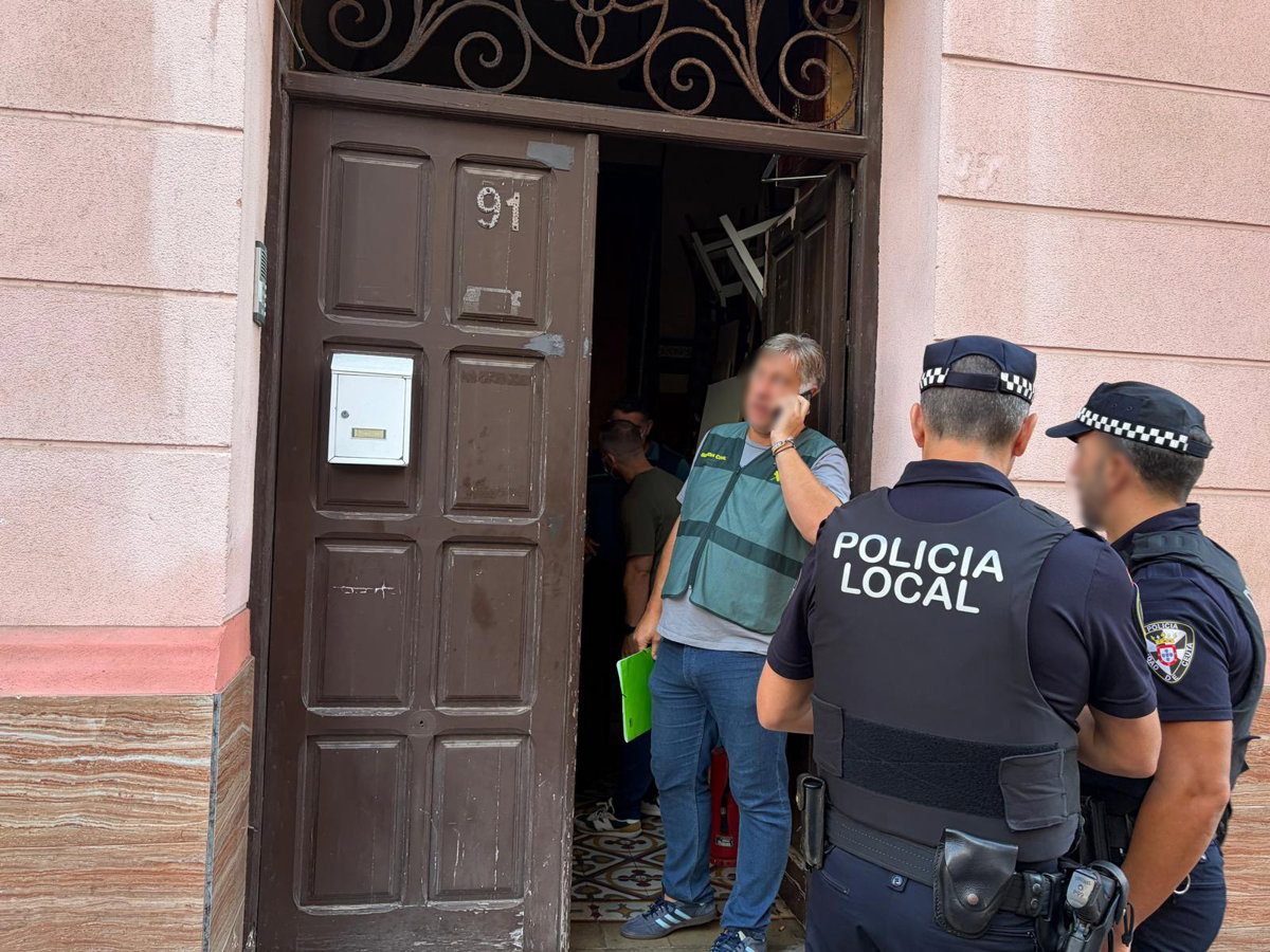 Detenidos los propietarios del piso patera en el centro de Ceuta que acogía a 25 inmigrantes irregulares