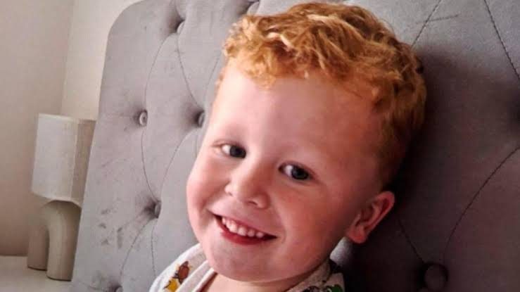 Zorgen om vermiste Noah in Verenigd Koninkrijk, slechthorende peuter kan niet praten