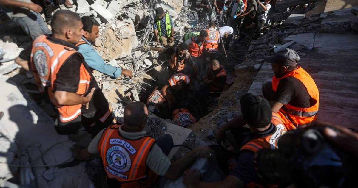 El colapso de un edificio con desplazados en Gaza deja al menos seis muertos, 14 heridos y decenas de desaparecidos