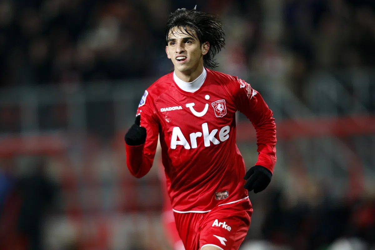 Voormalig FC Twente-ster Bryan Ruiz begint aan eerste klus als hoofdtrainer
