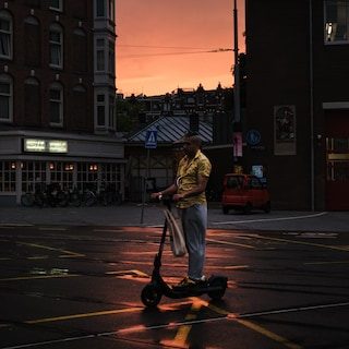 Hij is fun, gemakkelijk in gebruik en kost nog geen duizend euro: de e-step kan snel heel populair worden in Amsterdam