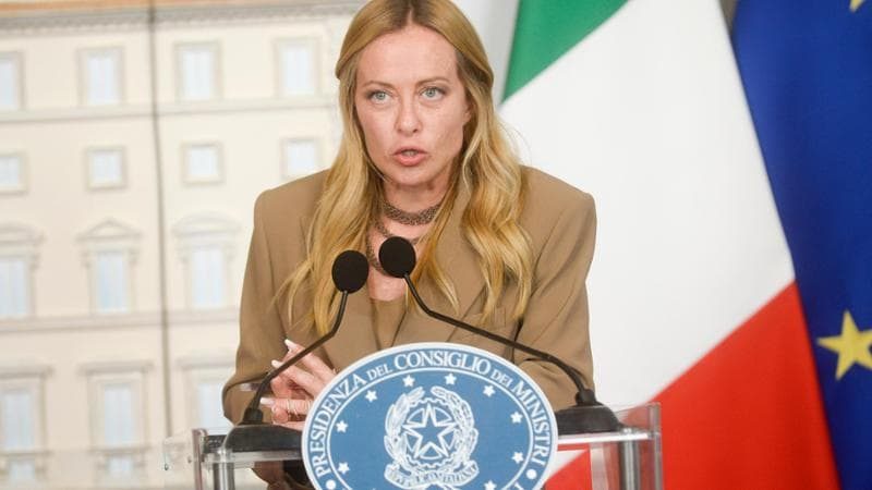 Meloni: “Addio a bollo per auto medie e piccole. Stop anche per motocicli”