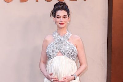 Anne Hathaway is hoogzwanger, maar verrast aan de lopende band met stijlvolle looks