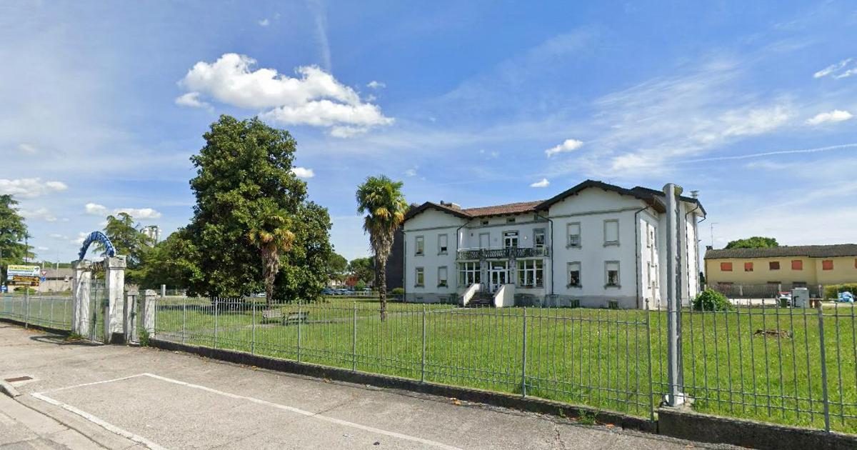 Va dal padre in casa di riposo e lo uccide a coltellate: la figlia si costituisce