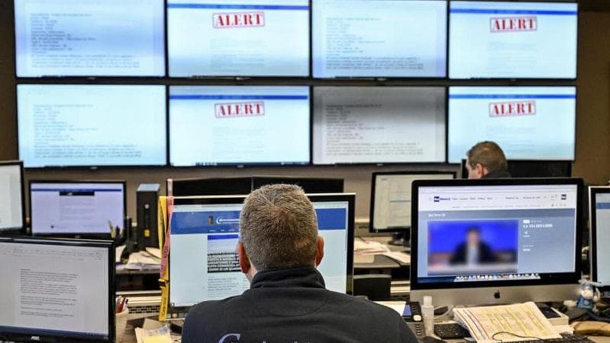 Gli hacker del caso Revolut: “Abbiamo documenti interni della Polizia”