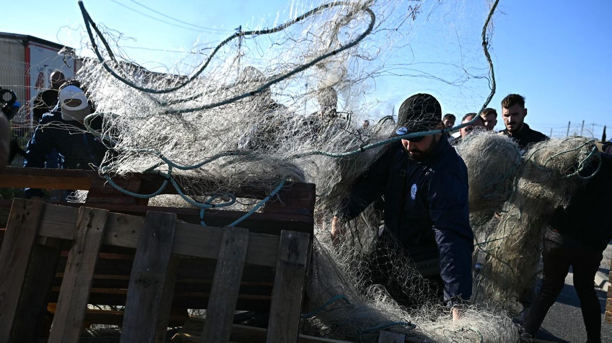Les accès aux ports de Port-la-Nouvelle et Sète toujours bloqués par les pêcheurs