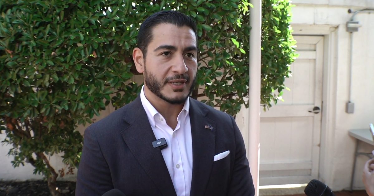 Senate Democrats meet with El-Sayed, rallying around Michigan nominee