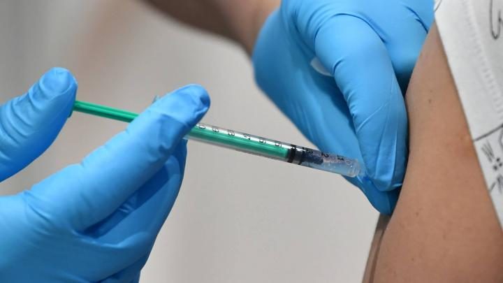 Eksperci: szczepiąc kobietę w ciąży, chronimy przez zakażeniami matkę i dziecko
