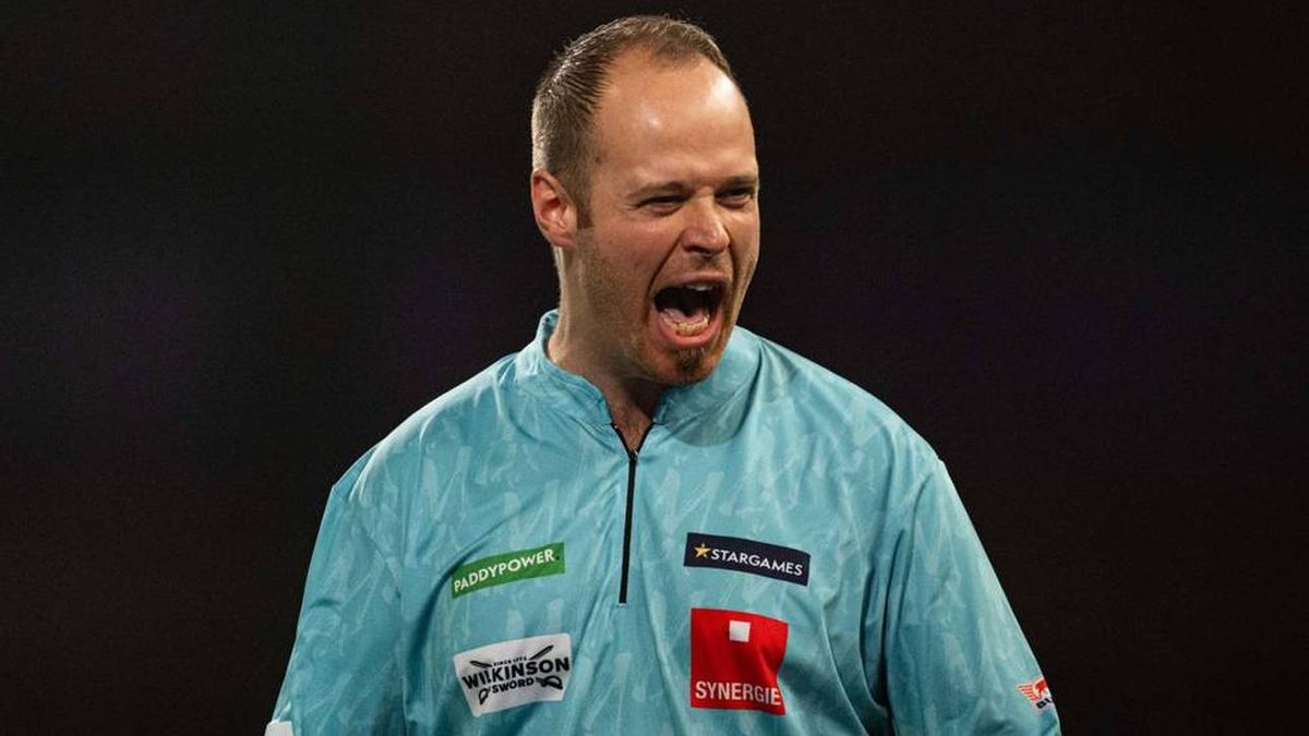 Max Hopp löst Ticket für Darts-WM
