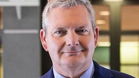 Belgische politicus zit dertien uur vast op toilet: 'Nadenken en zen zijn'