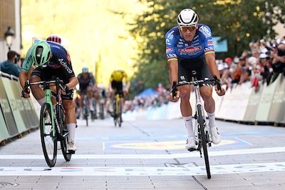 Aanval mislukt, dan maar in de sprint: Mathieu van der Poel tankt met ritzege in Luxemburg vertrouwen richting WK