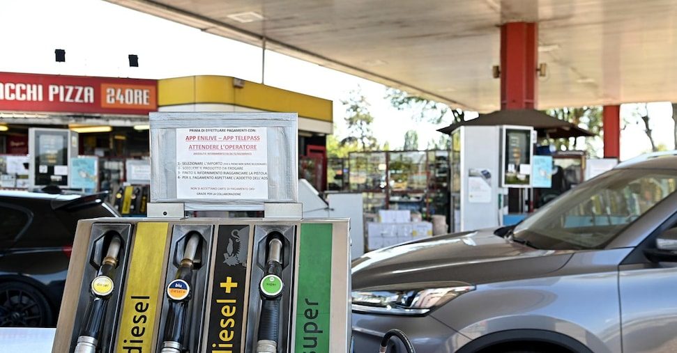 Gasolio, ridotto lo sconto: da venerdì taglio accise da 12,2 centesimi. Poi verrà dimezzato