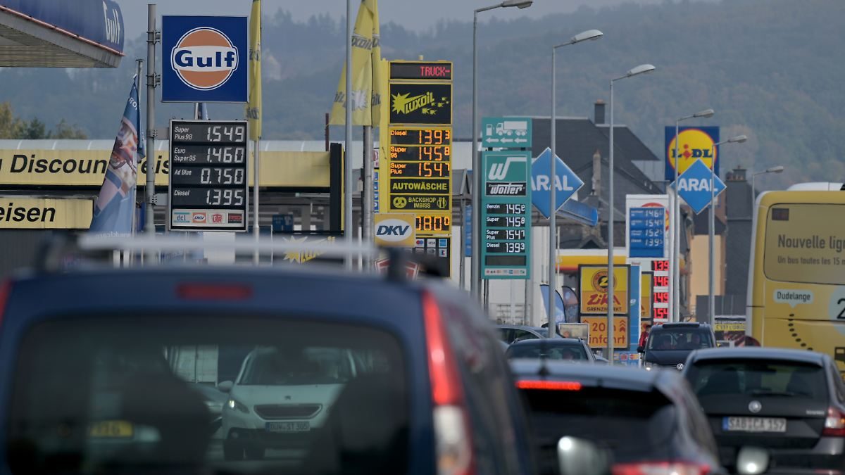 Profite fallen woanders an: Benzinpreisdeckel funktionieren, sind aber sinnlos