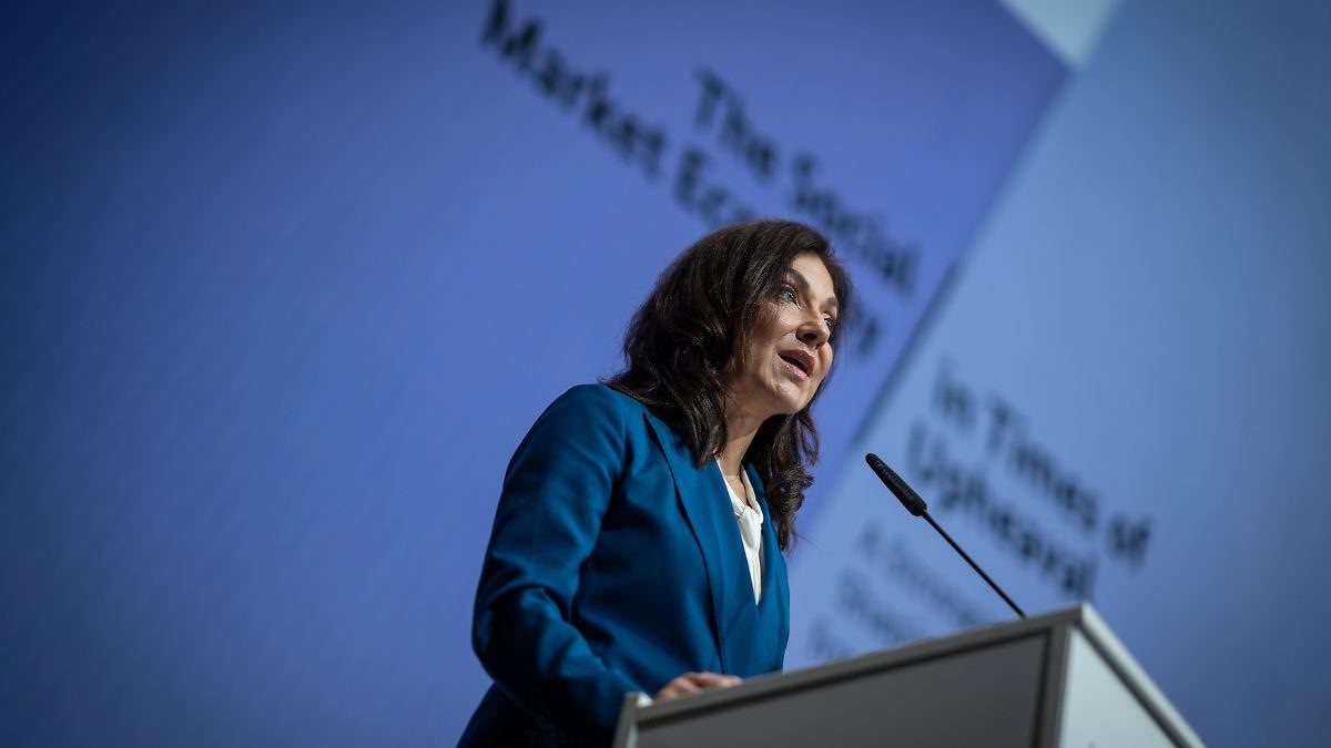 Bürger und Firmen entlasten: Reiche will Mehrwertsteuer auf Kraftstoffe auf sieben Prozent senken