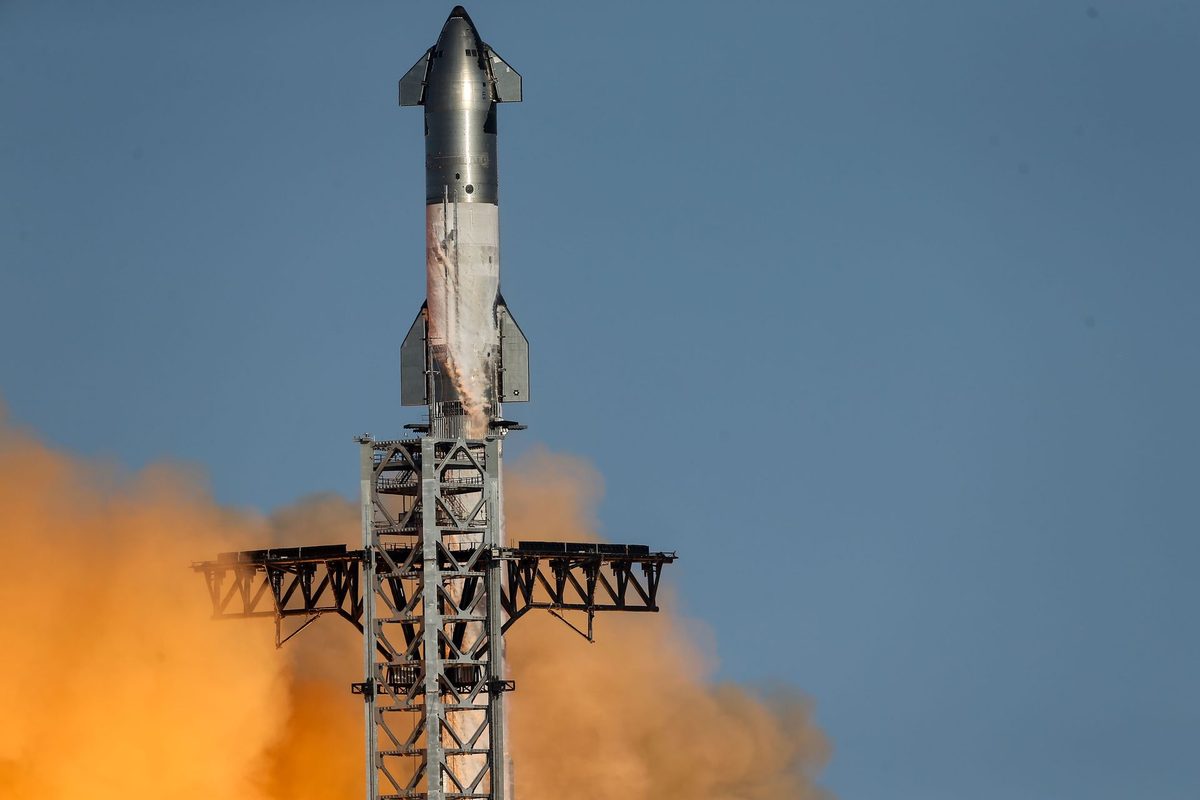 SpaceX szykuje pierwszy lot orbitalny Starshipa. Na pokładzie 26 Starlinków V3
