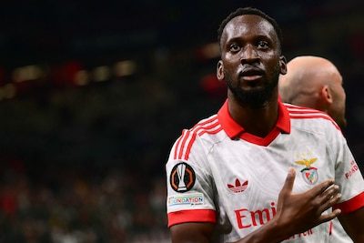 “Blij dat ik weer kan spelen”: Dodi Lukebakio zet Benfica op weg naar zege tegen AC Milan met fraai afstandsschot