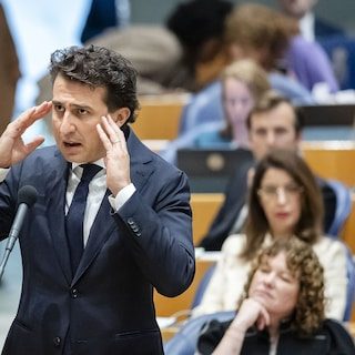 Over links of over rechts, of allebei een beetje? ‘Maak een keuze’, zegt oppositie tegen besluiteloos kabinet