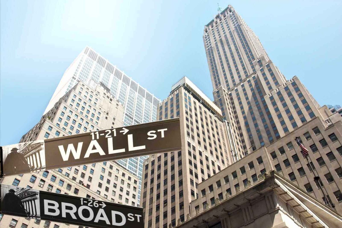 Stocks Pressured as Inflation Fears Boost Bond Yields