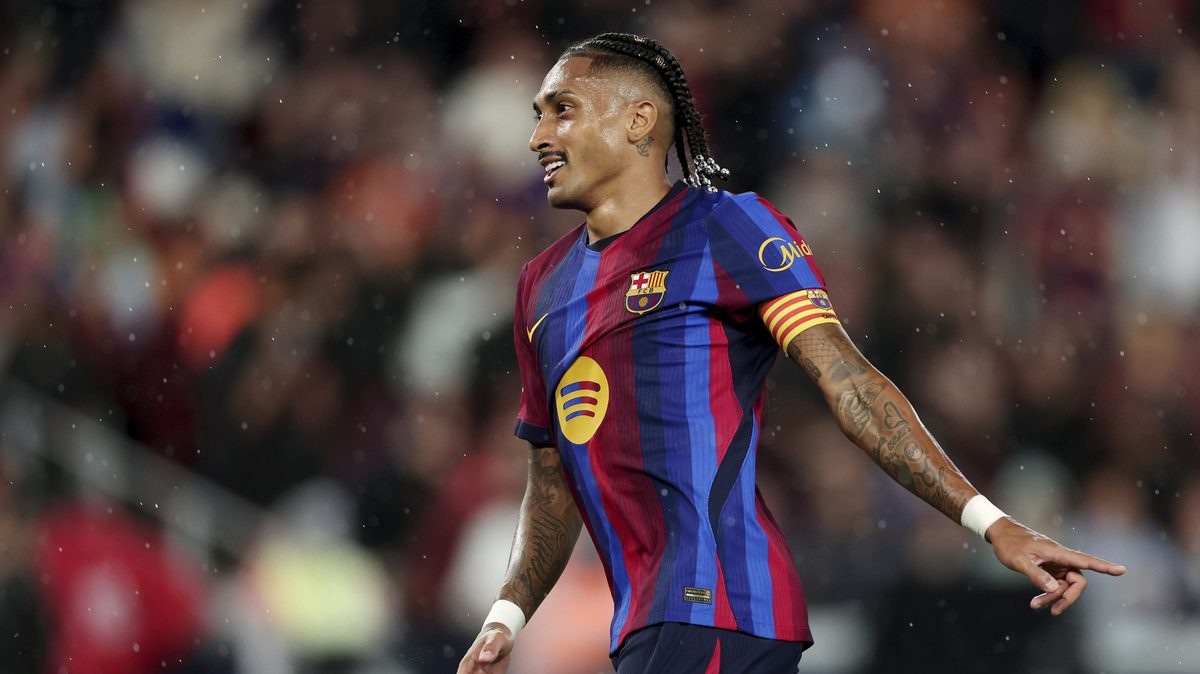 FC Barcelona vernedert promovendus Racing Santander: Raphinha schittert met hattrick, João Cancelo vuurt kanonskogel af