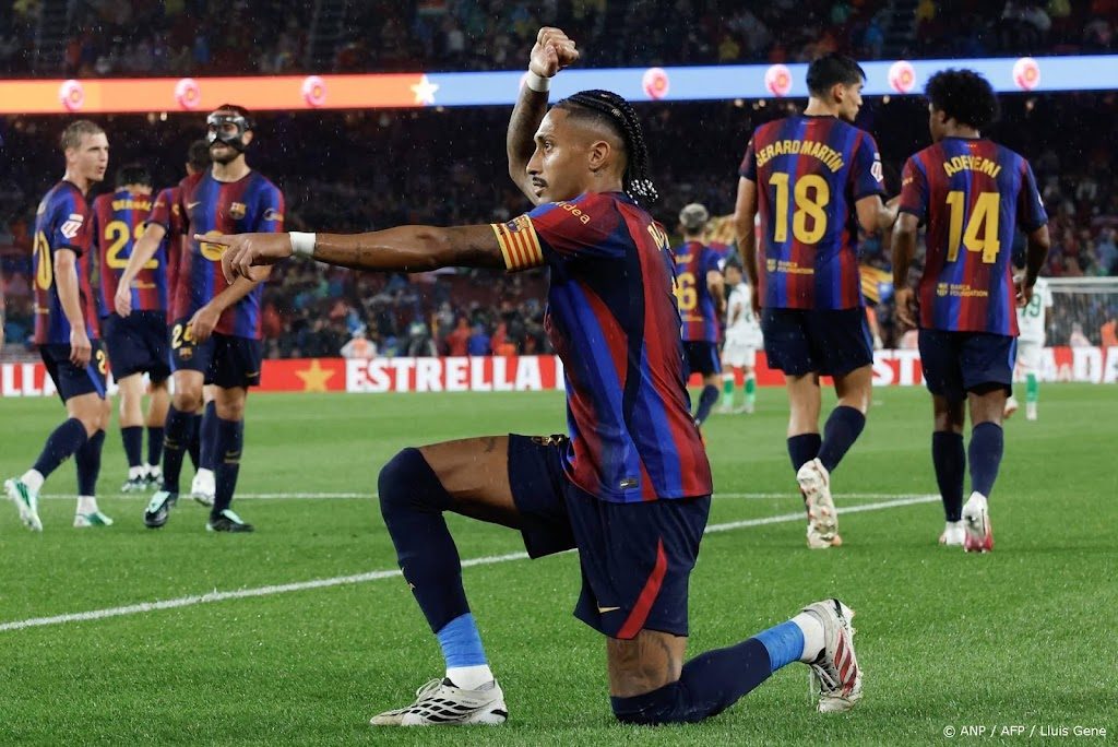 Barcelona boekt zeer ruime zege op Racing Santander