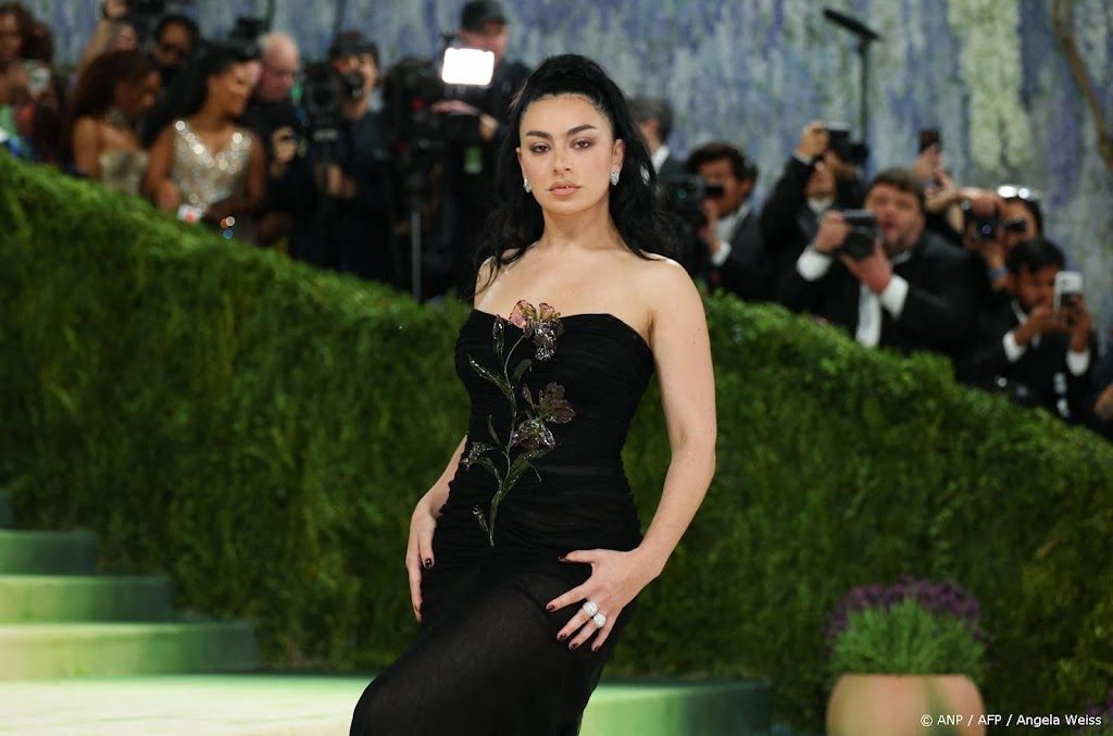 Charli xcx maakt Playboy-debuut als covermodel: 'Ik houd van vrouwenlichamen'