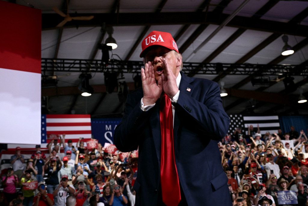 Trump noemt plannen Europa en Canada 'lachwekkend', dreigt met heffingen
