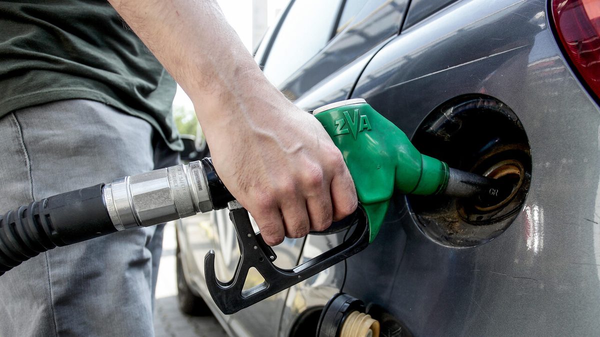 Prorogato il taglio delle accise. Meloni: 'Commissari per produrre più petrolio e gas'