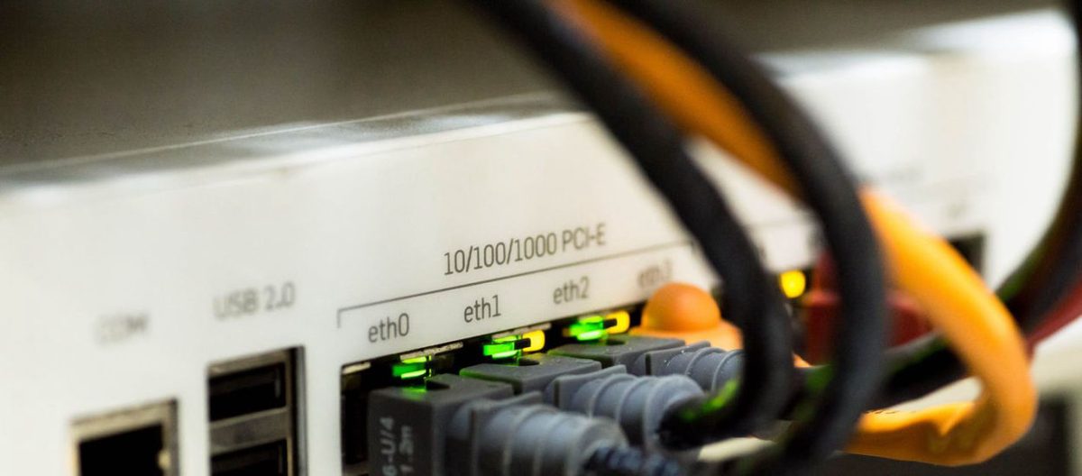 Dlaczego pierwsze kable sieciowe były żółte? Inżynier ujawnia 40-letnią tajemnicę