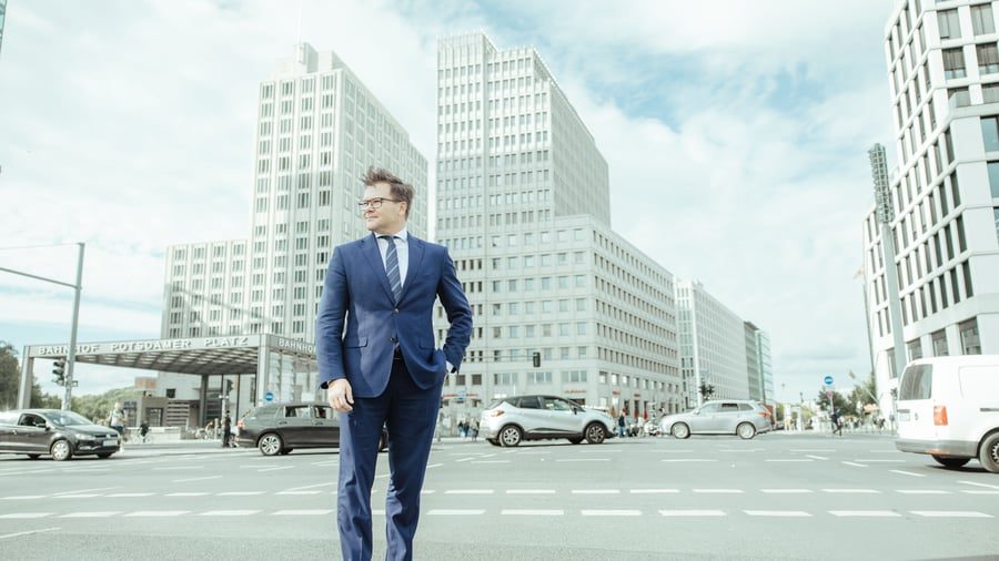 Bundesumweltminister: „Es fehlt ein deutsches E-Auto für die Breite“