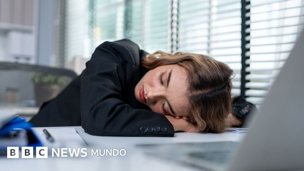 Cuál es la razón de que nos dé sueño después de almorzar (y por qué tomarse un café no es la mejor forma de espabilarse)