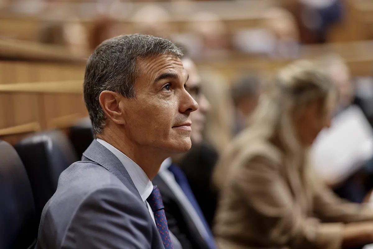 Sánchez engorda las sospechas sobre el chantaje de Rabat en siete comparecencias sin información