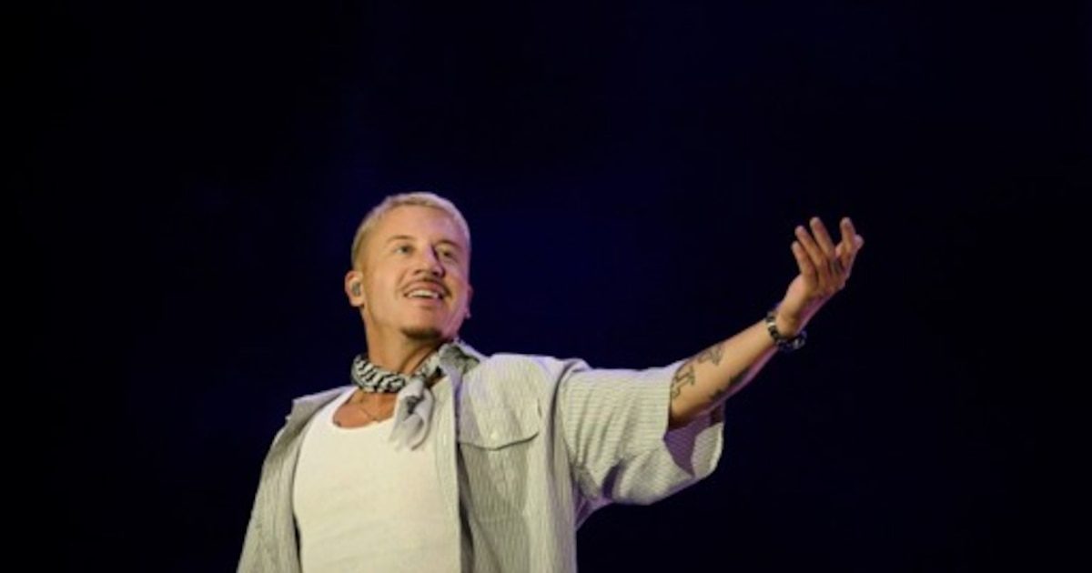 Après avoir été évincé de la tournée d'Ed Sheeran, Macklemore fait don d'un million de dollars à des ONG soutenant les…