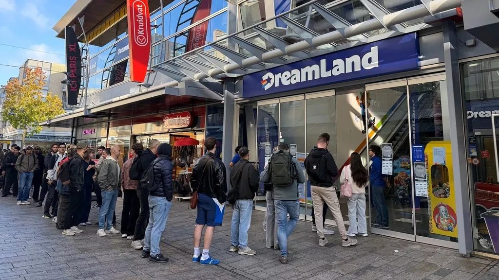 Dertig jaar Pokémon: liefhebbers staan uren in de rij voor speciale kaarten