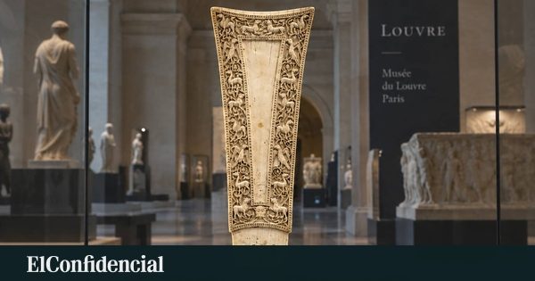 El Museo del Louvre devuelve temporalmente a La Rioja dos piezas de una cruz de marfil del siglo X desaparecida tras el…