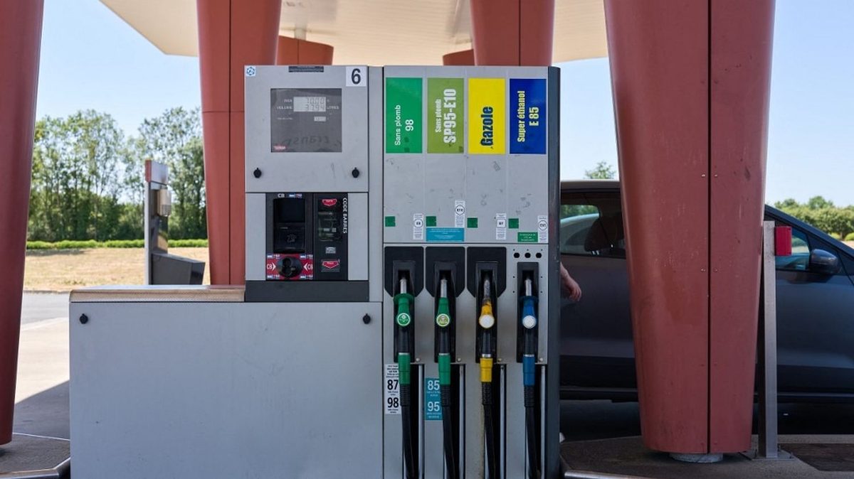D'où viennent les appels à un retour des "gilets jaunes" le 17 octobre, dans un contexte de flambée des prix des carbur…