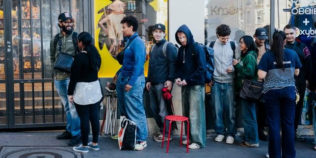 Avec les 30 ans de Pokémon, la ruée sur les nouvelles cartes à jouer : « Je vais garder ça pour ma retraite »