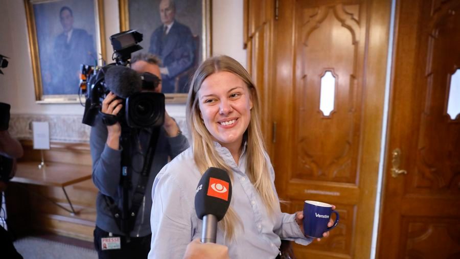 Iskolde Amanda: Trodser Troels igen og igen